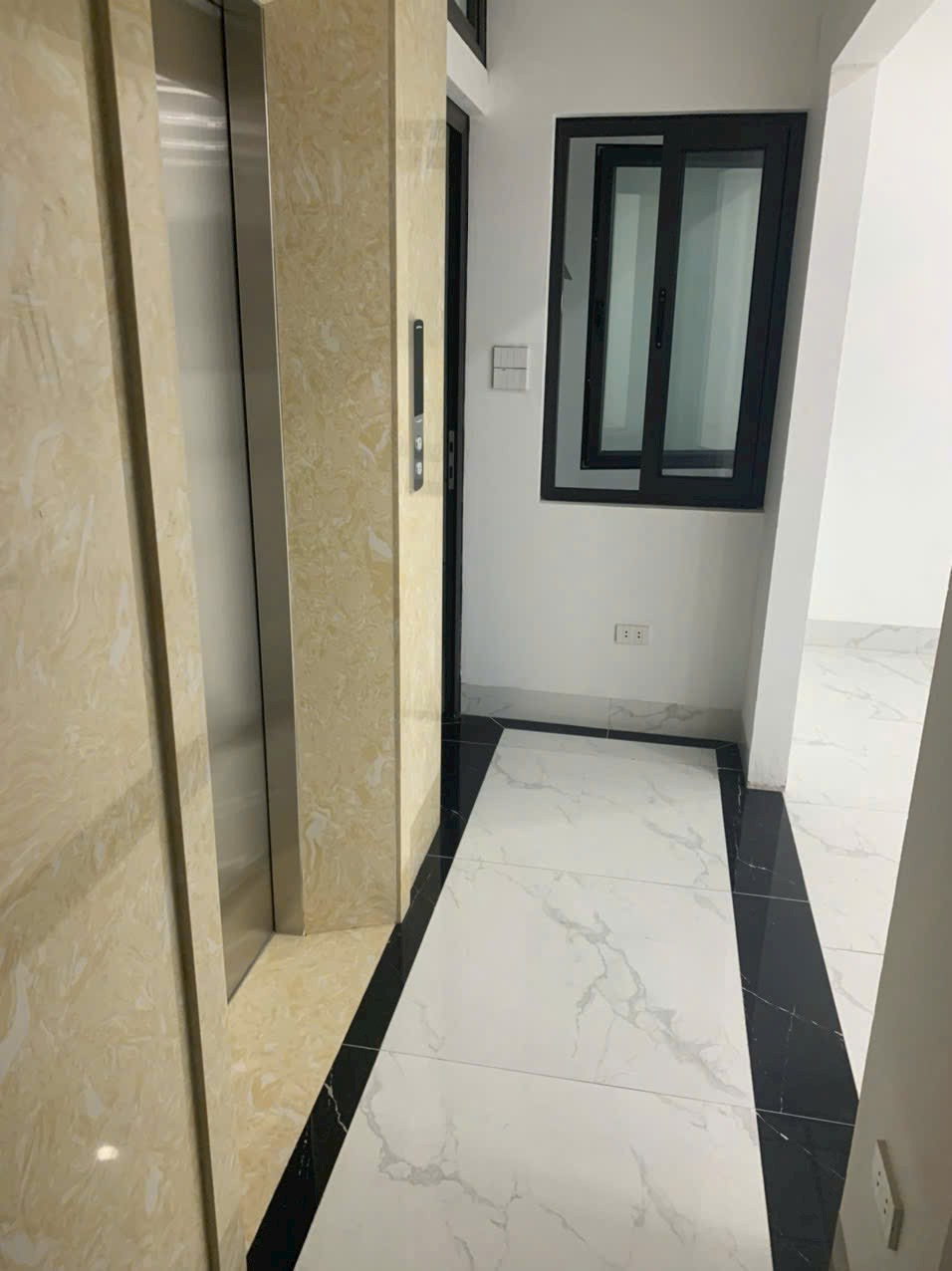 Nhà tôi cho thuê nhà hai cửa đi, mới, 96m2_ 4T; vỉa hè, Lò Đúc-31 Tr - Ảnh chính